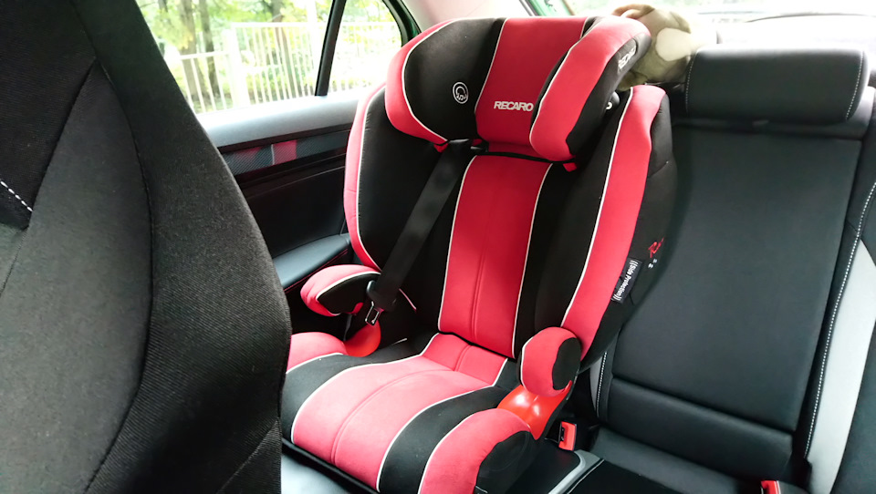 Детское кресло в авто recaro