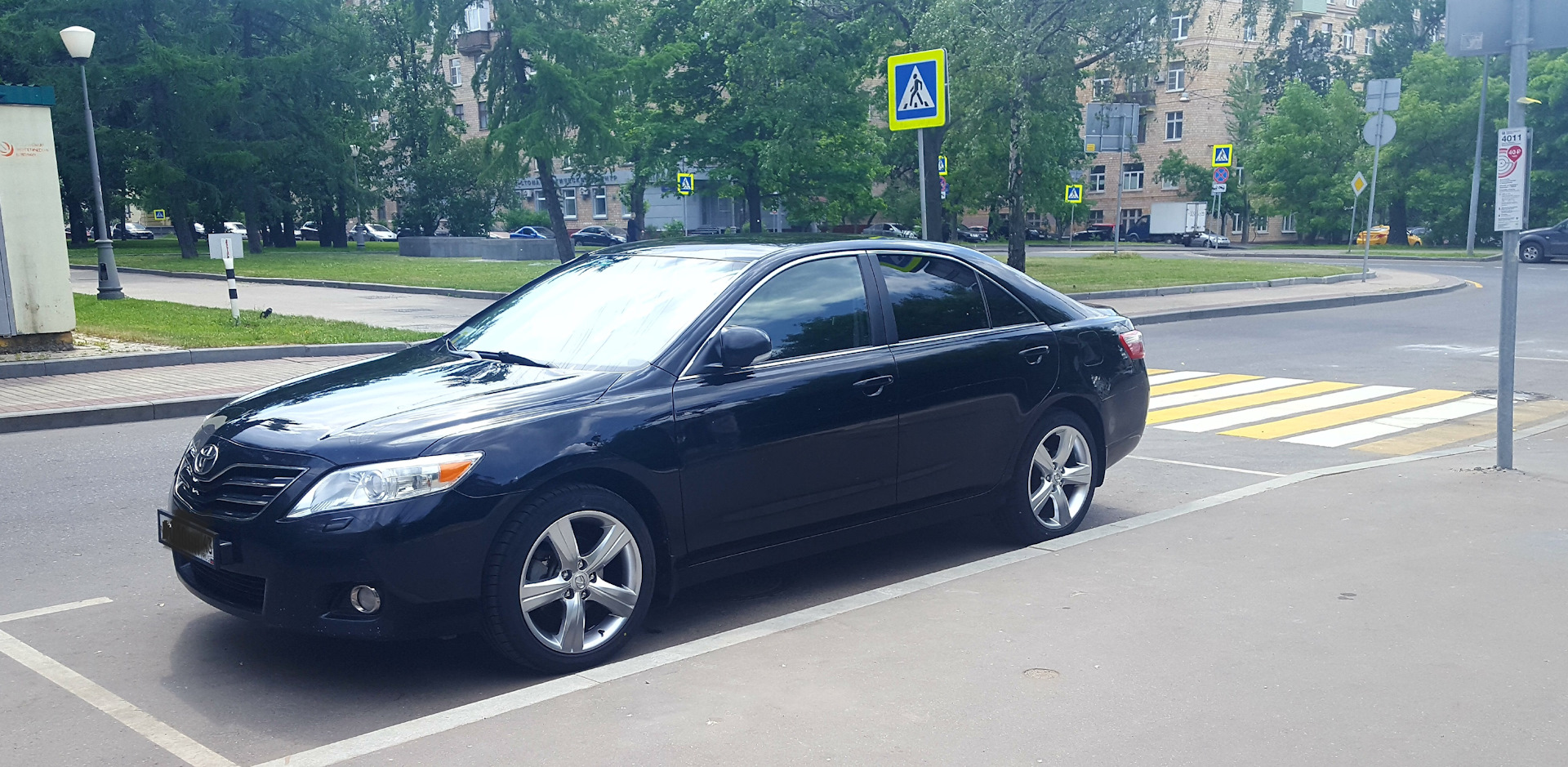 Камри 45 фото № 4 Диски, резина на лето. - Toyota Camry (XV40), 2,4 л, 2011 года колёсные диск