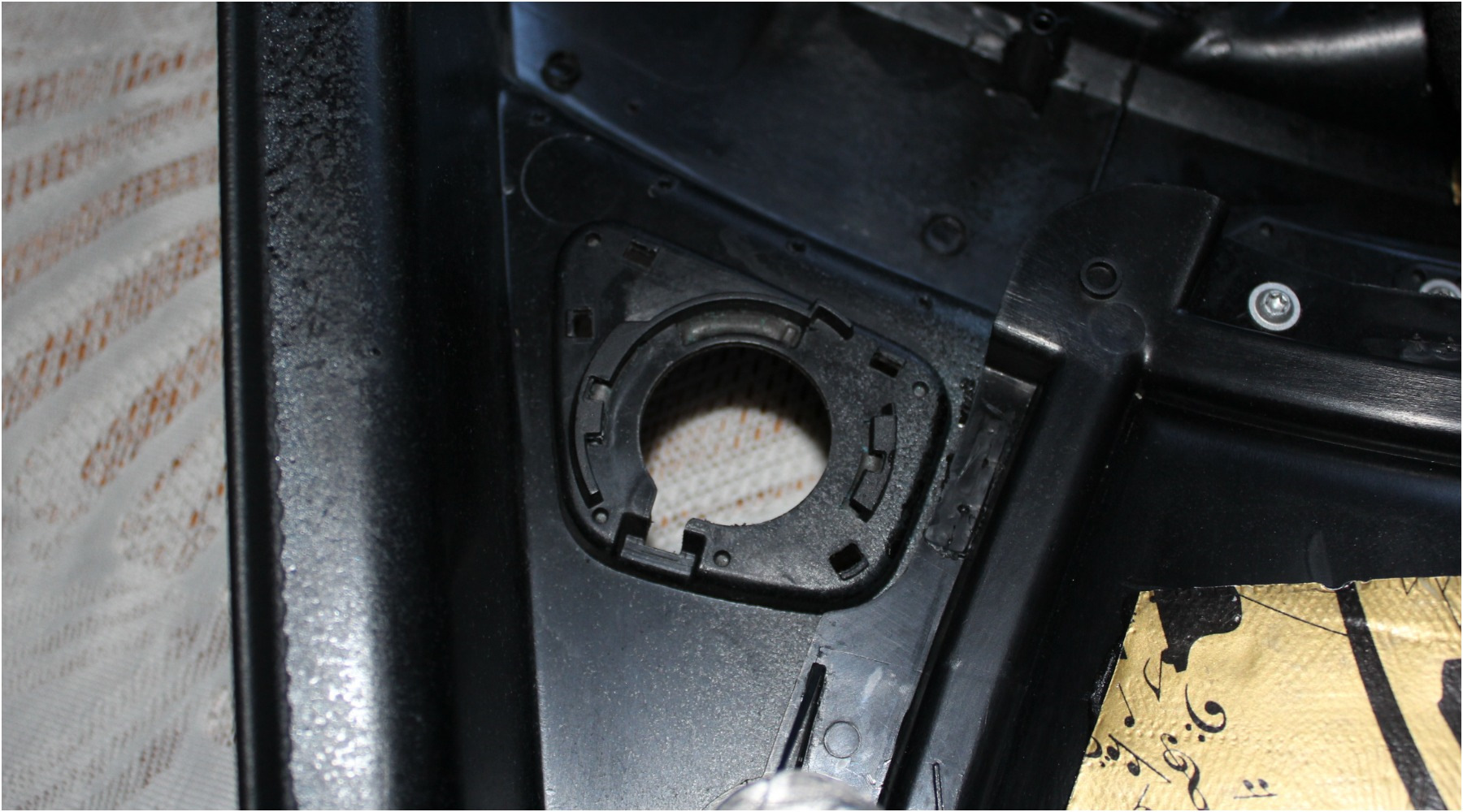 Установка динамиков Audison Prima AP 1 с кроссоверами в задние двери ...