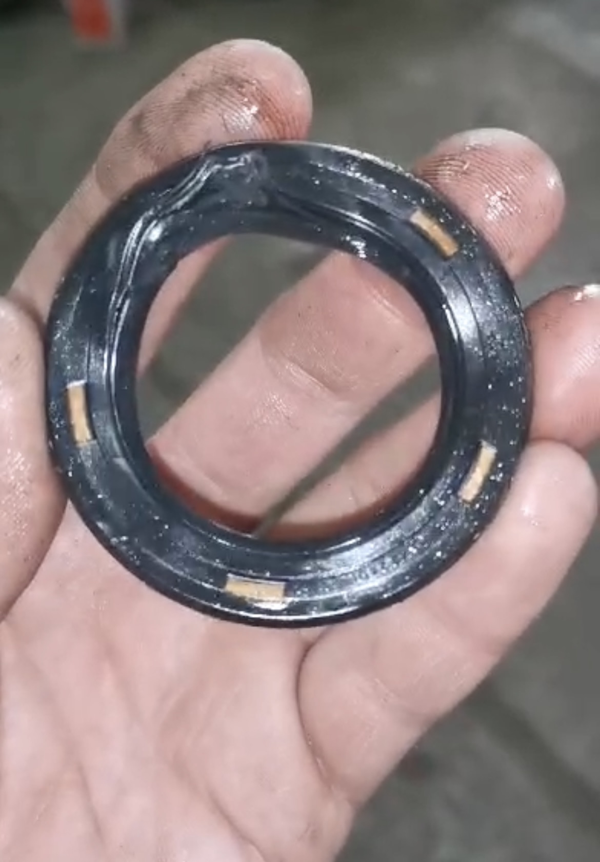 Коренной сальник — Toyota Chaser (100), 2 л, 1999 года | визит на ...