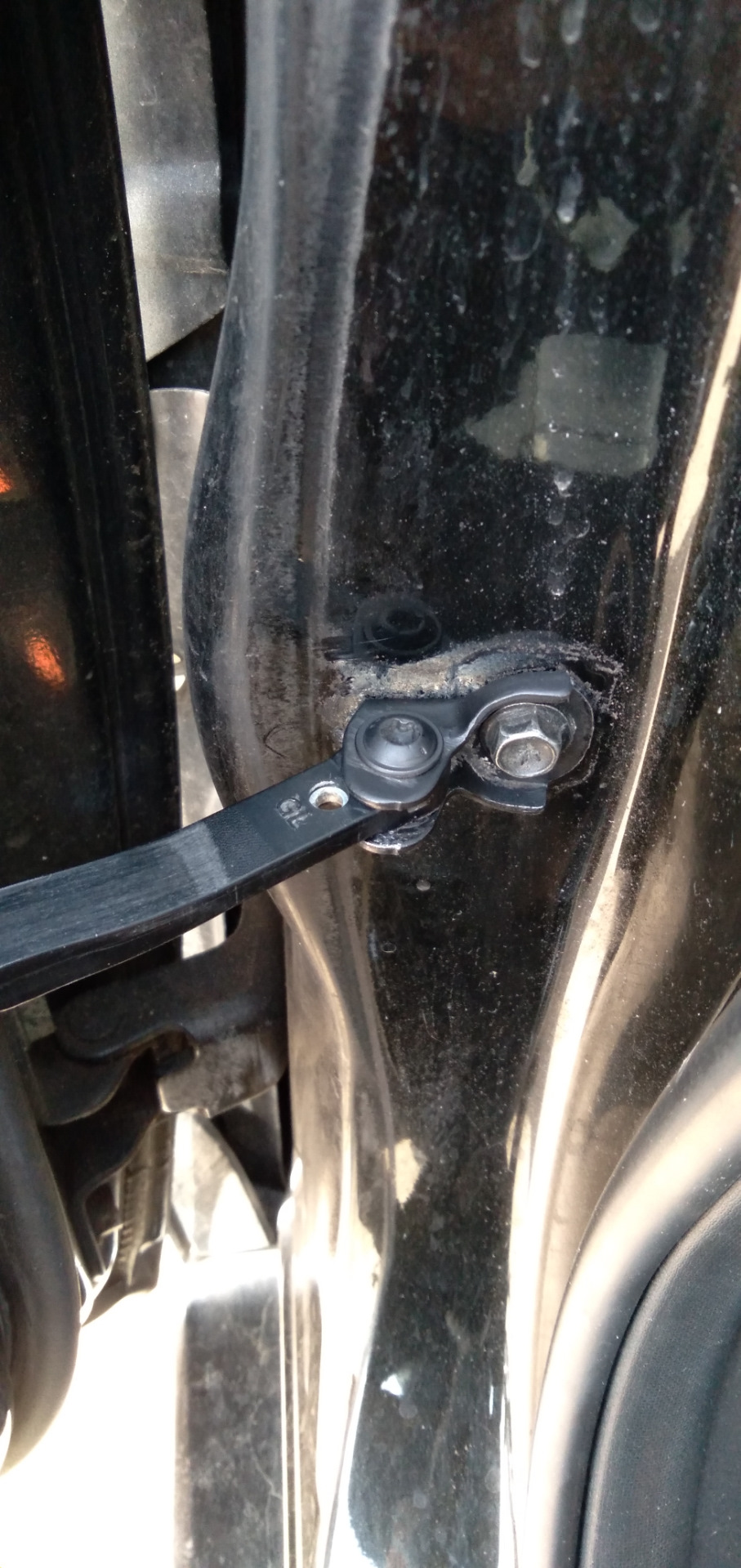 Ограничитель двери — Mazda 6 (2G) GH, 2 л, 2008 года | своими руками ...