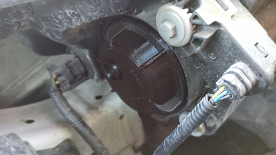 Пылезащитный колпачок на фару — Hyundai ix35, 2 л, 2011 года | своими ...