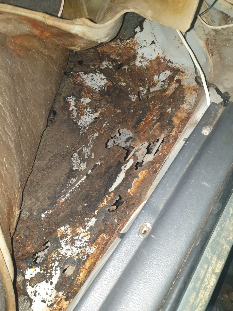 Ремонт днища, покраска больных мест и ШВИ поло автомобиля.Часть 1 ...