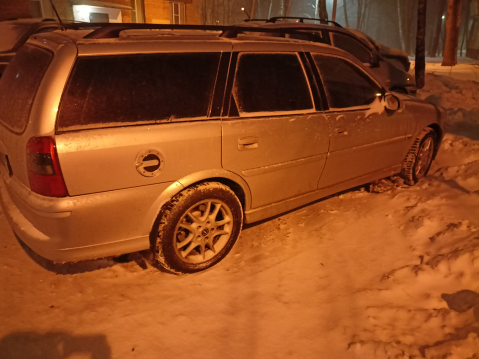 Лобовое стекло. — Opel Vectra B, 1,8 л, 1999 года | просто так | DRIVE2