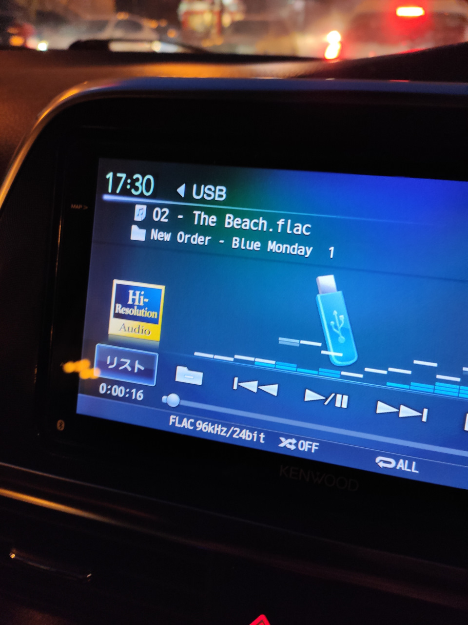 KENWOOD 痛く 2015年 MDV-Z702W (E15)