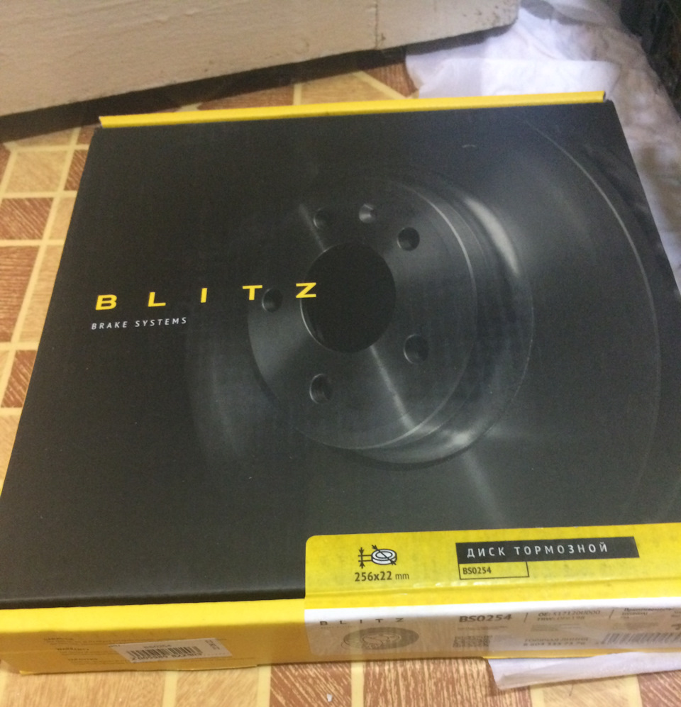 Замена передних тормозных дисков и колодок — Hyundai Solaris, 1,4 л ...