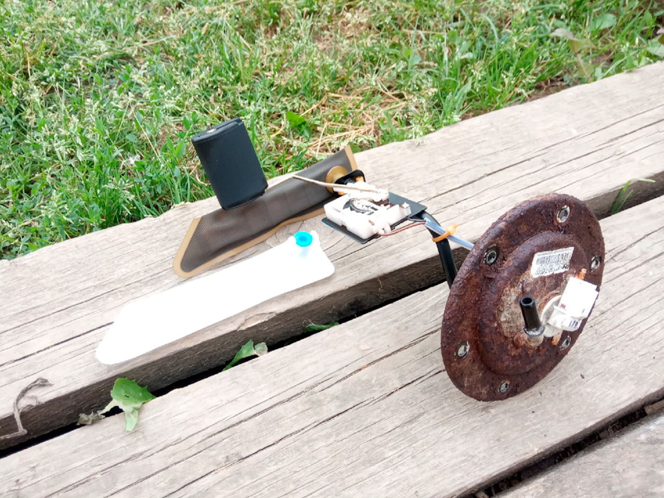 Заменил второй фильтр в бензобаке — Hyundai Tucson (JM), 2 л, 2005 года ...