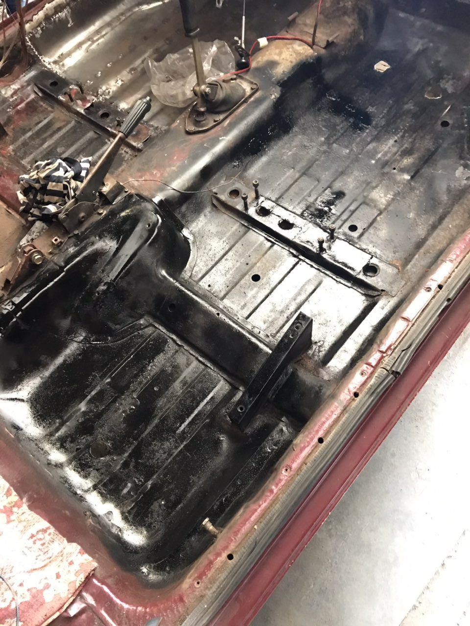 Защита топливопровода mazda cx 5. Днище топливного бака. Днище с салона на ниве 21213. Объем топливного бака ваз 2113. Днище топливного бака.