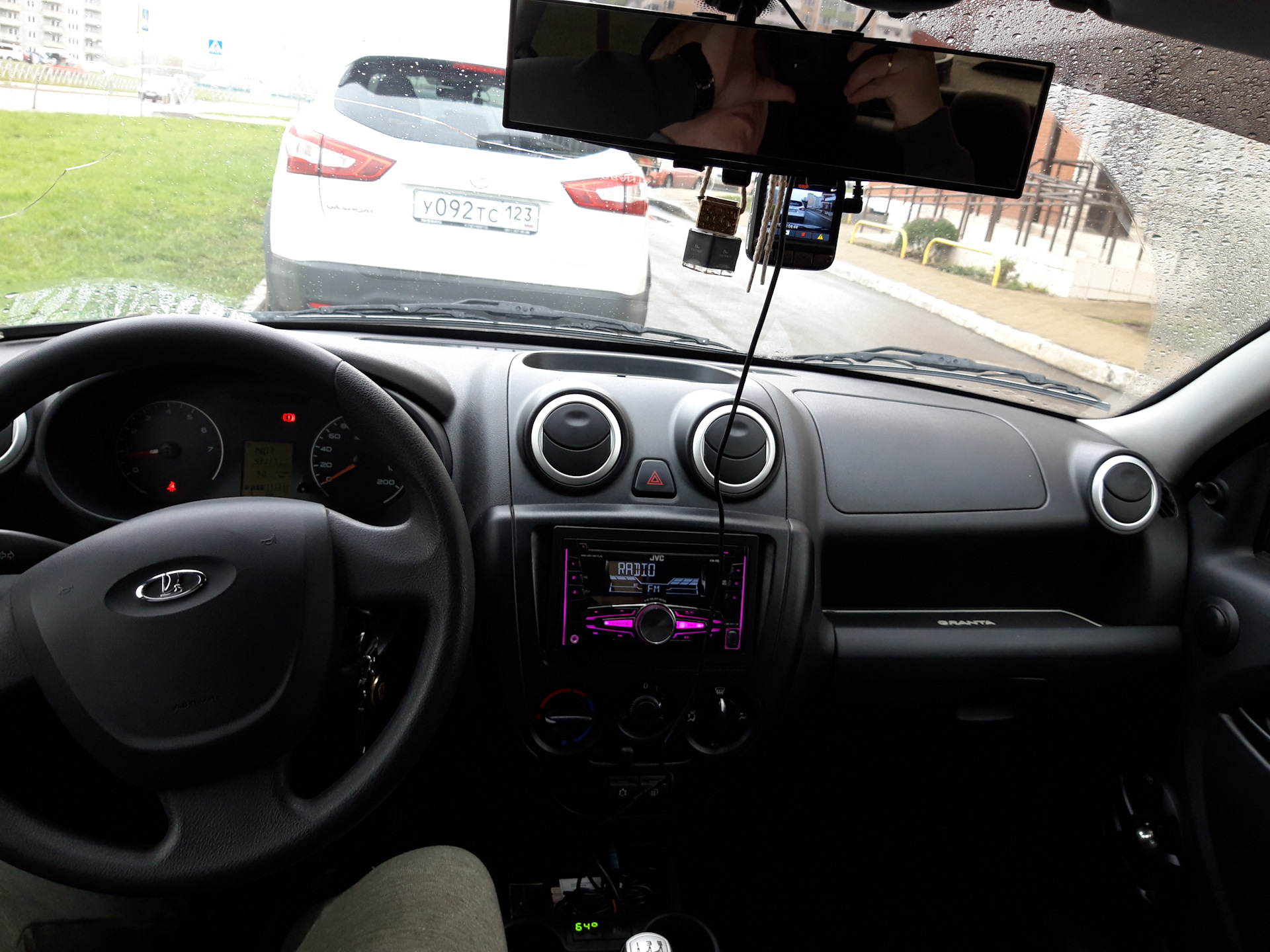 Поменял дефлекторы — Lada Гранта (1G), 1,6 л, 2013 года | стайлинг | DRIVE2
