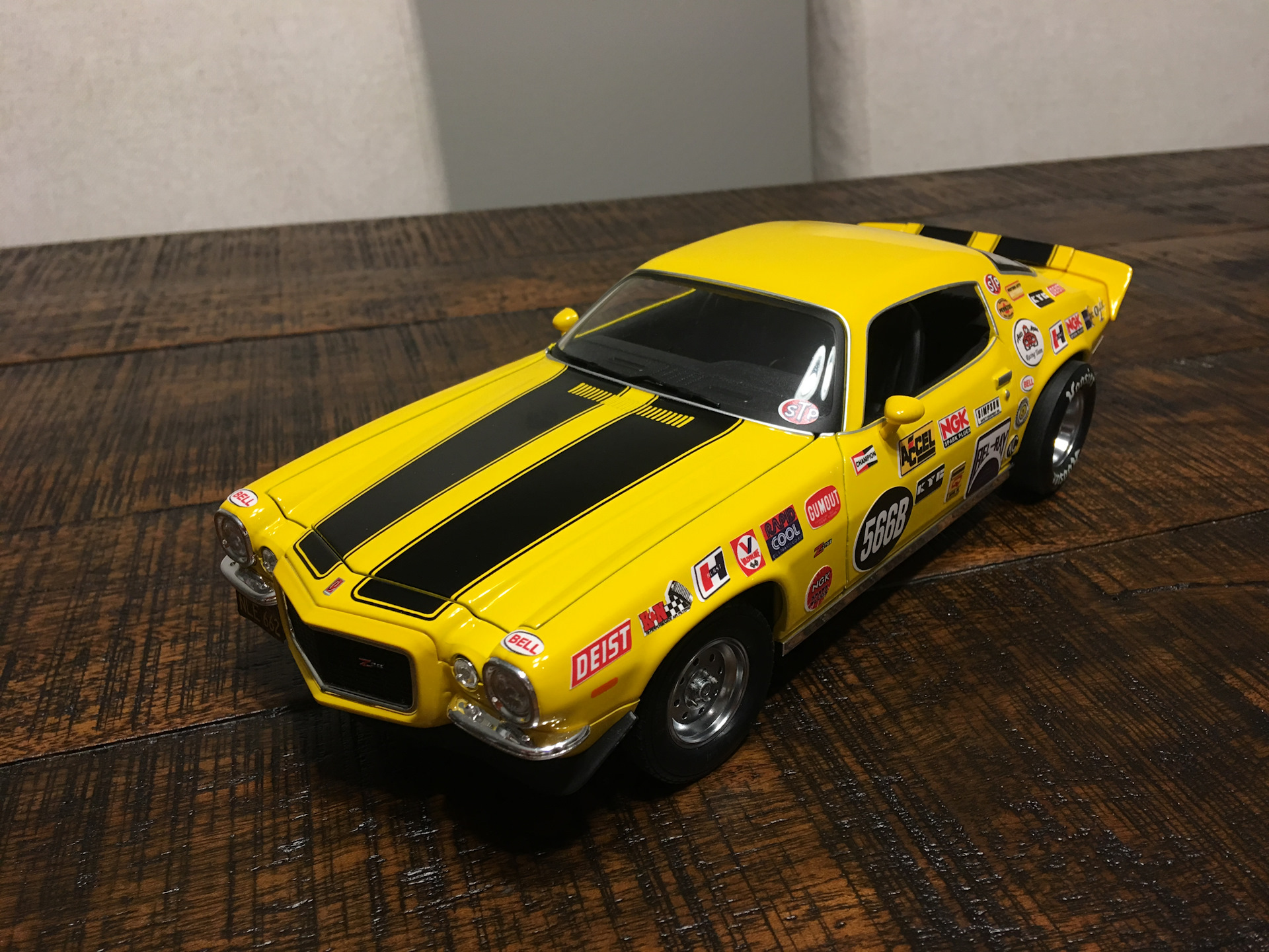 Модели машин обзор. Camaro z28 maisto 1^24. Revell Camaro SS. Chevrolet Camaro 1 24. Camaro z28 maisto 1:25.