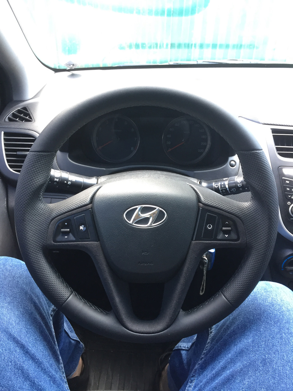 Новый руль — Hyundai Solaris, 1,6 л, 2013 года | аксессуары | DRIVE2