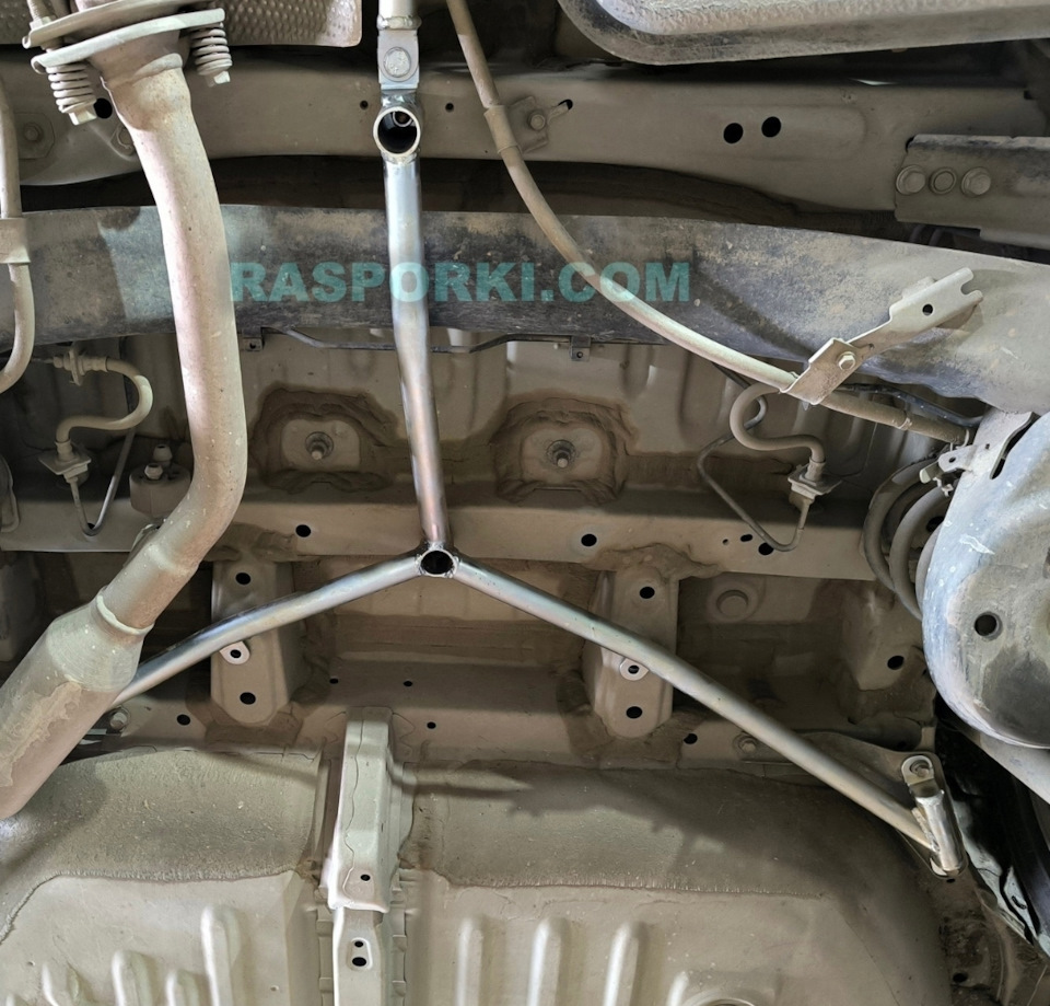 37. Распорка № 5. На задние лонжероны. — Toyota Noah (3G), 1,8 л, 2019 ...