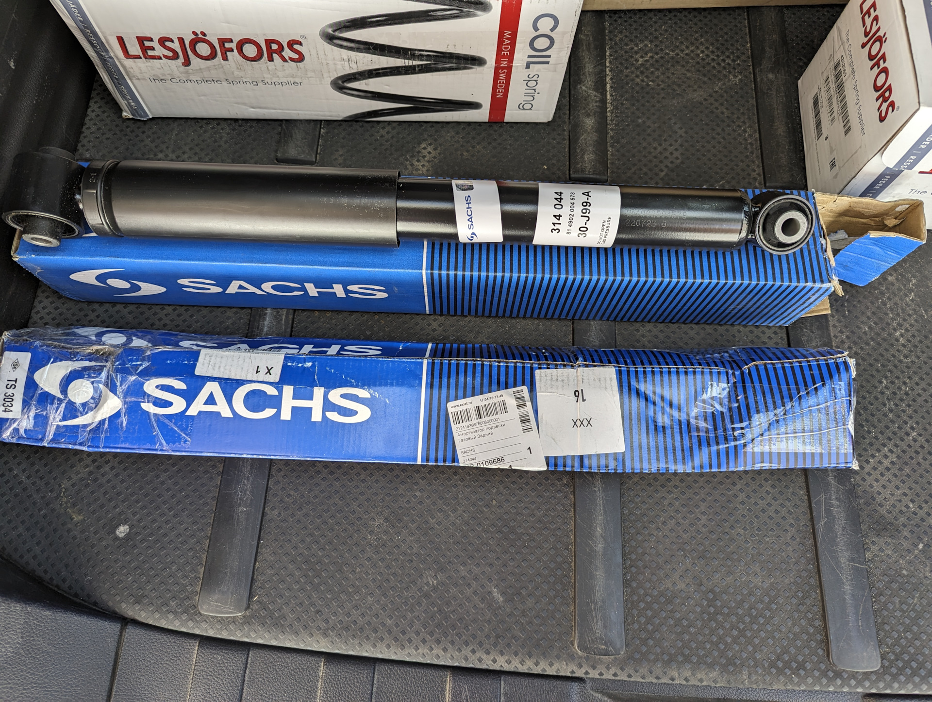 Золотые пружинки Lesjöfors 4262069 — Nissan X-Trail II (t31), 2 л, 2008 ...