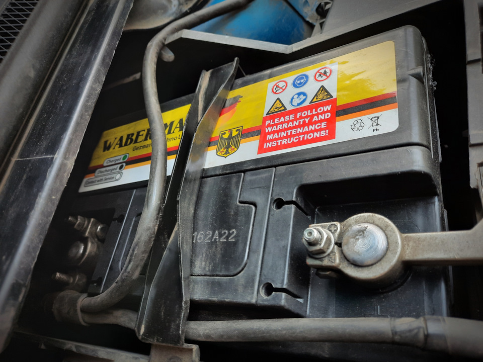 Заменил Аккумулятор — Ford Focus II Hatchback, 1,6 л, 2005 года ...