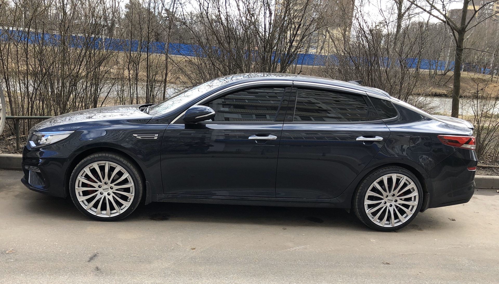 Диски 2018. Momo Sting r20. Диски Momo Sting r20. Kia Optima 2018 диски. Kia Optima r20 Momo.