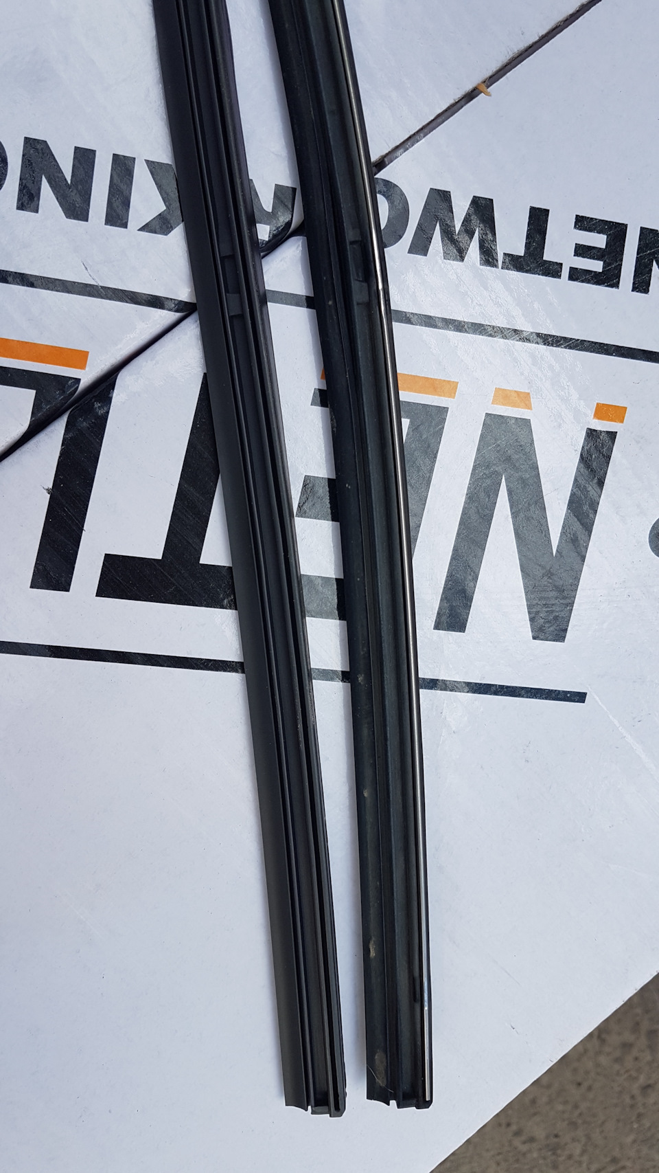 Замена резинок на стоковых стеклоочистителях — Nissan Qashqai (2G), 1,2 ...