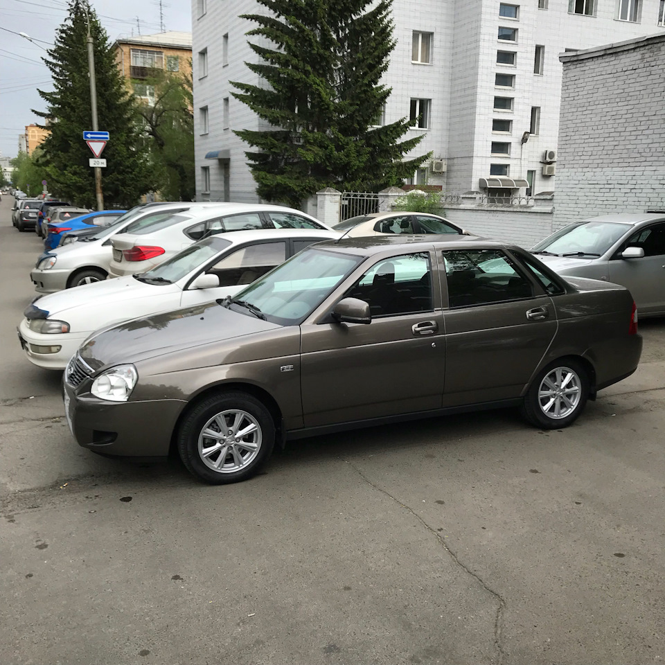 Аквариум или бункер?⚪️⚫️ — Lada Приора седан, 1,6 л, 2015 года | фотография  | DRIVE2