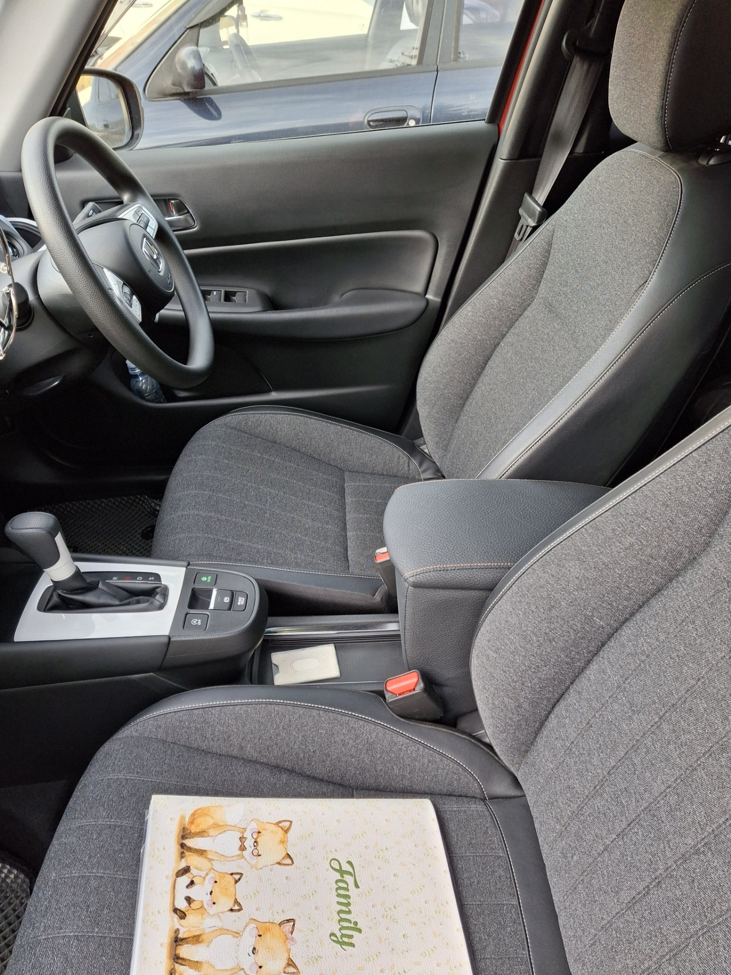 Подлокотник — Honda Fit (4G), 1,3 л, 2020 года | аксессуары | DRIVE2