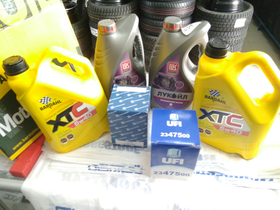 Затарился. В планах замена масла и резинки поперечной балки ...