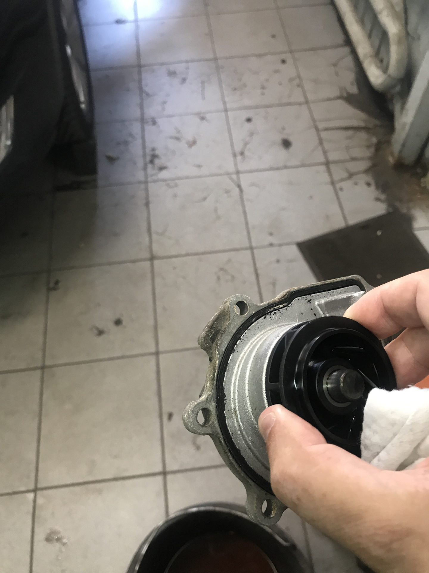 Помпа + приводной ремень — Opel Astra J, 1,6 л, 2010 года | запчасти ...