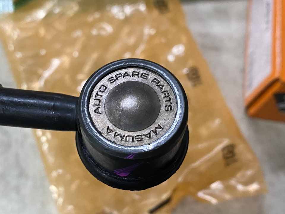 Удивительно то, что каждый сантиметр на любой их запчасти имеет надпись Masuma. Таким образом идет борьба с контрафактом, который упаковывают в коробки Masuma, под видом оригинальных. — Nissan Cefiro Wagon