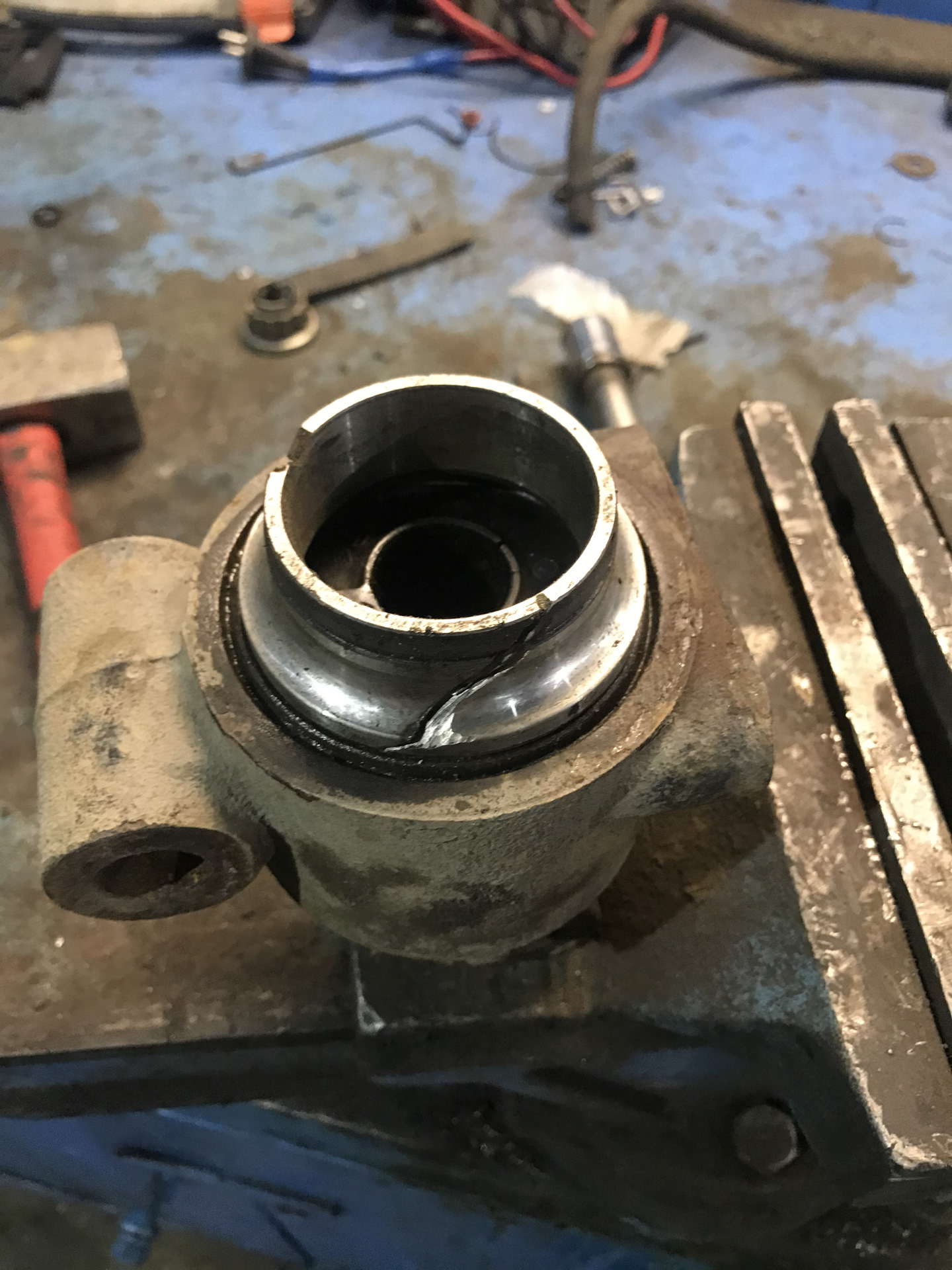 Сайлентблок заднего рычага форд мондео 4. Сайлентблоки. Сайлентблоки рычагов chevrolet lacetti. Сайлентблоки подвески автомобиля это. Ремонт передних сайлентблоков.