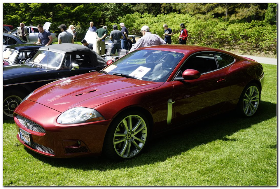 Ягуар чья страна. Maserati Coupe 2002. Aston Martin v12 Vanquish 2001. Aston Martin v12 Vanquish. Мазерати купе 2002.