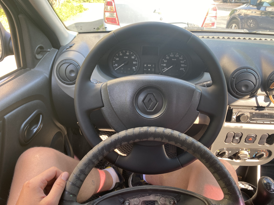 Замена уставшего руля на новый — Renault Logan (1G), 1,4 л, 2011 года ...