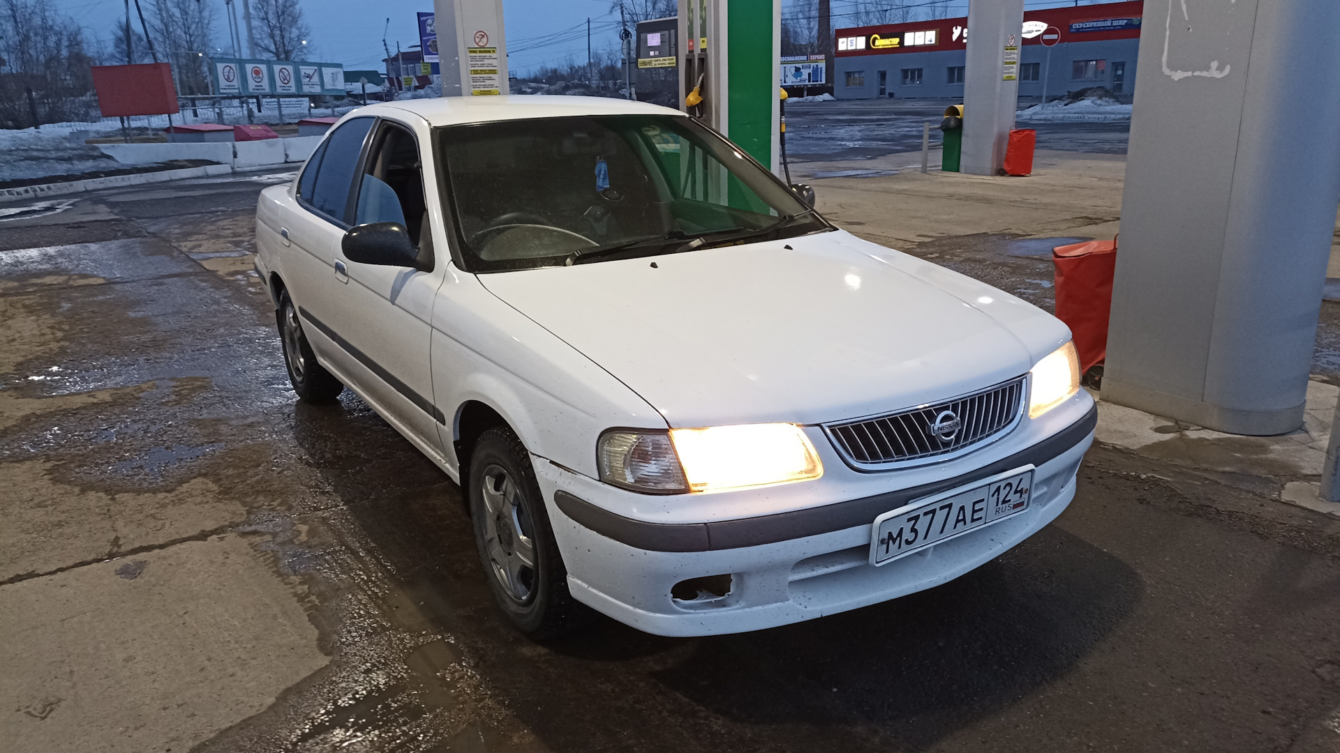 nissan sunny b15