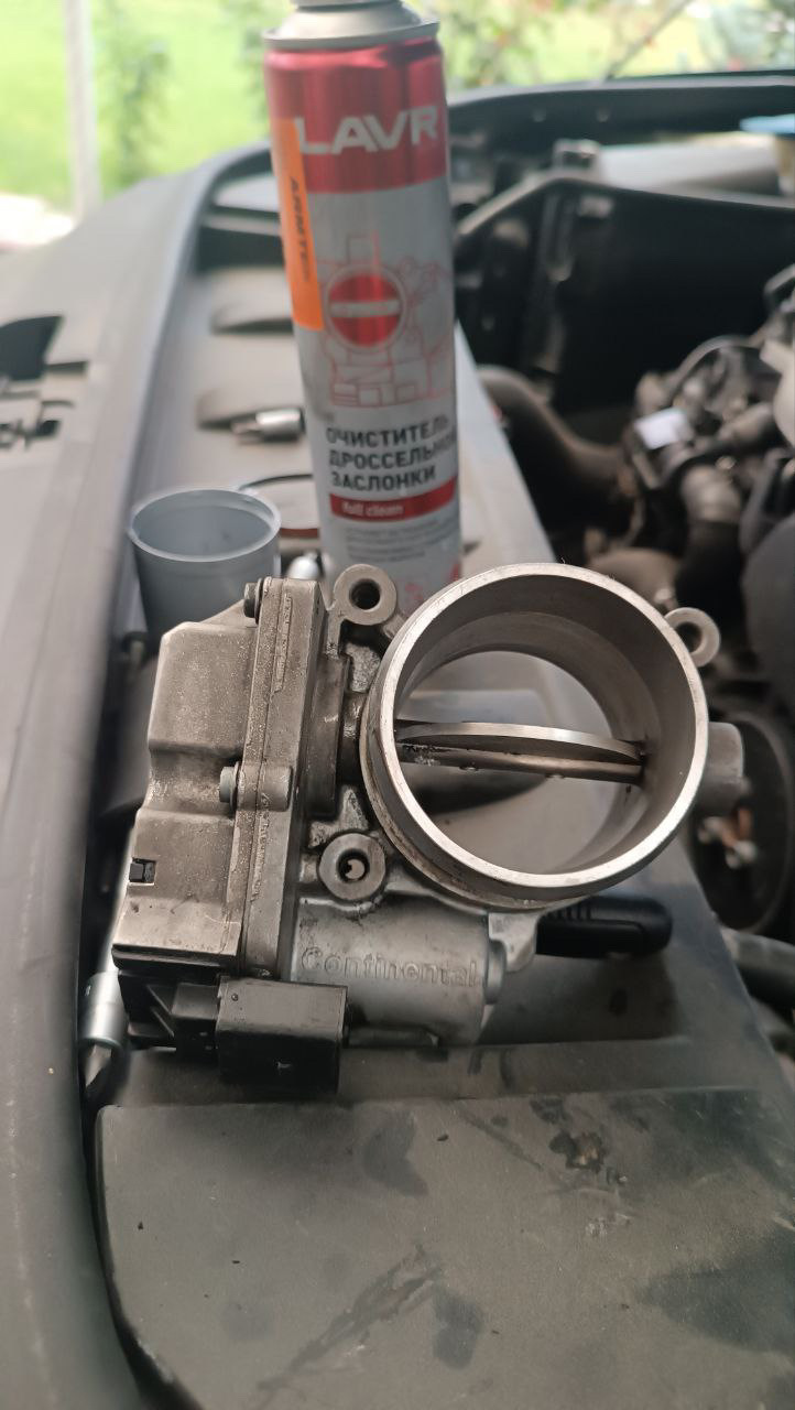 Дело было вечером, делать было не чего. Или как я почистил дроссельную ...