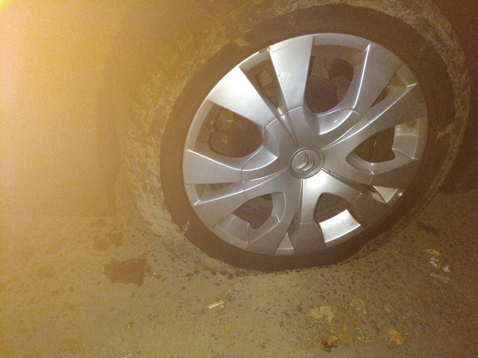 Пробил колесо — Citroen Grand C4 Picasso (1G), 1,6 л, 2011 года ...