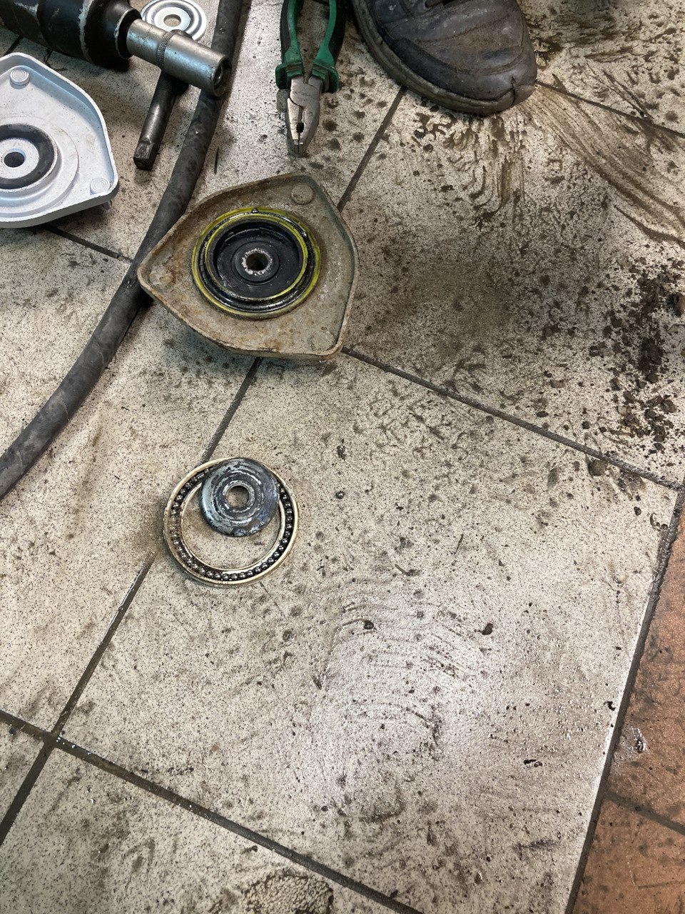 Замена опорных подшипников и тормозного цилиндра — Lada Калина ...