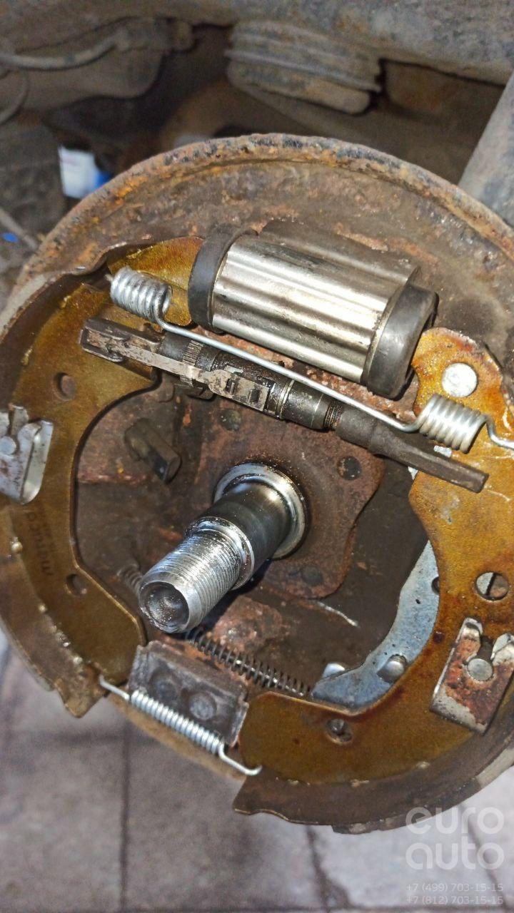 Регулятор колодок для ручника — Nissan Micra (K12), 1,4 л., 2010 года ...
