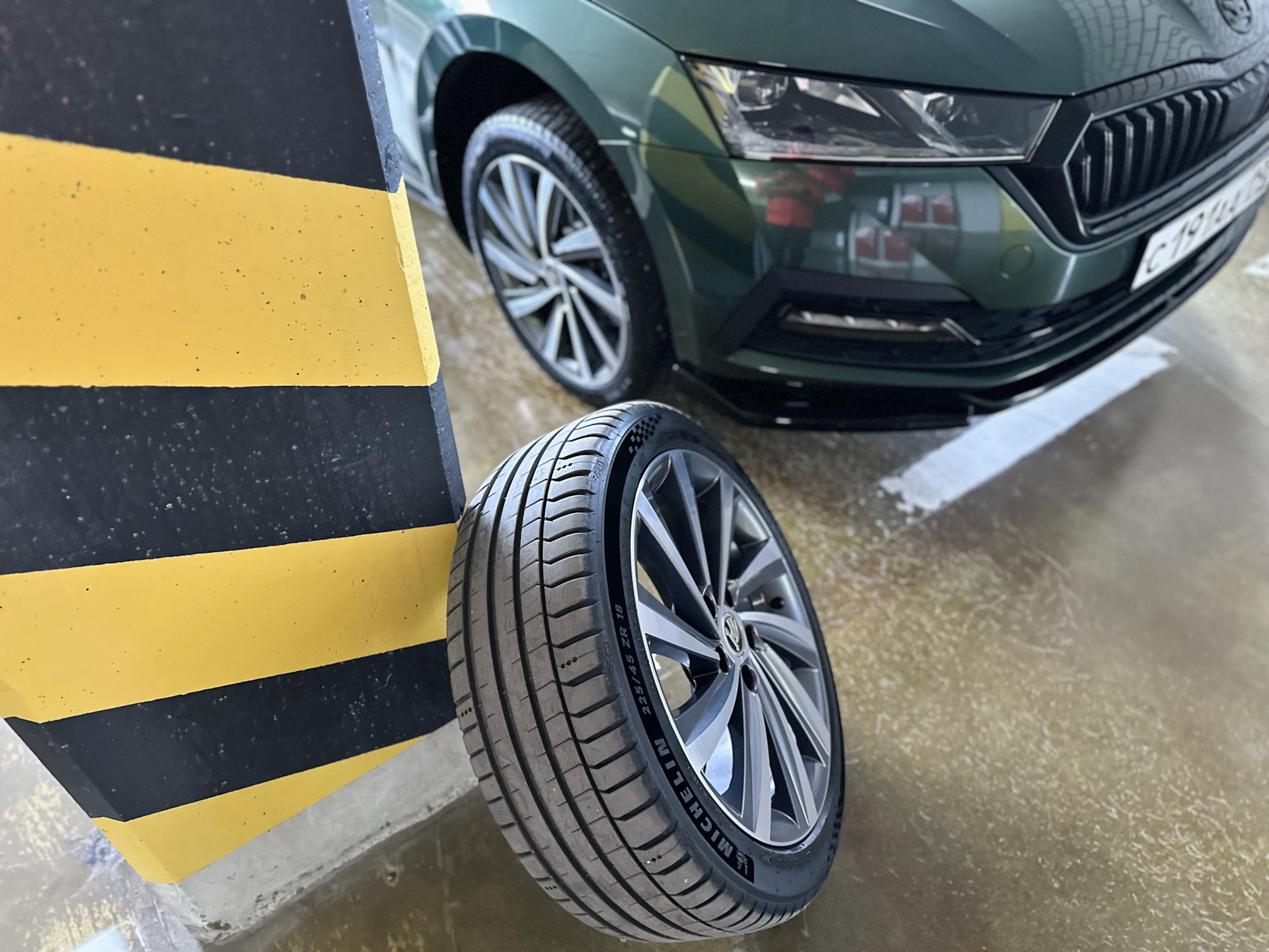 Немного обновил салон и домашний шиномонтаж) — Skoda Octavia A8 Mk4, 1 ...