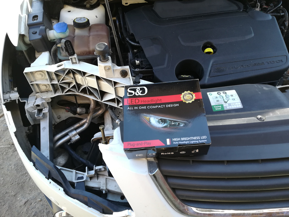 Замена галогенок на диодные лампульки. — Ford Kuga (1G), 2 л, 2010 года ...