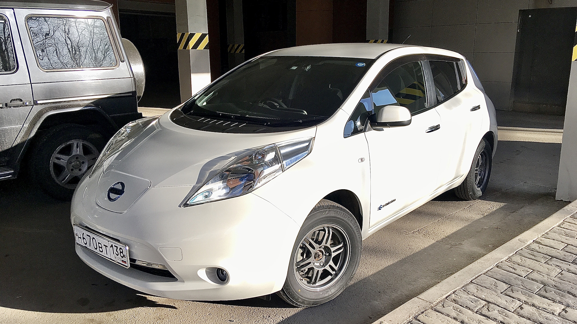 Ниссан авито ростов. Nissan Leaf ze1. Nissan Leaf ze1 Nismo. Ниссан на электроприводе. Ниссан лиф ze1 диски.