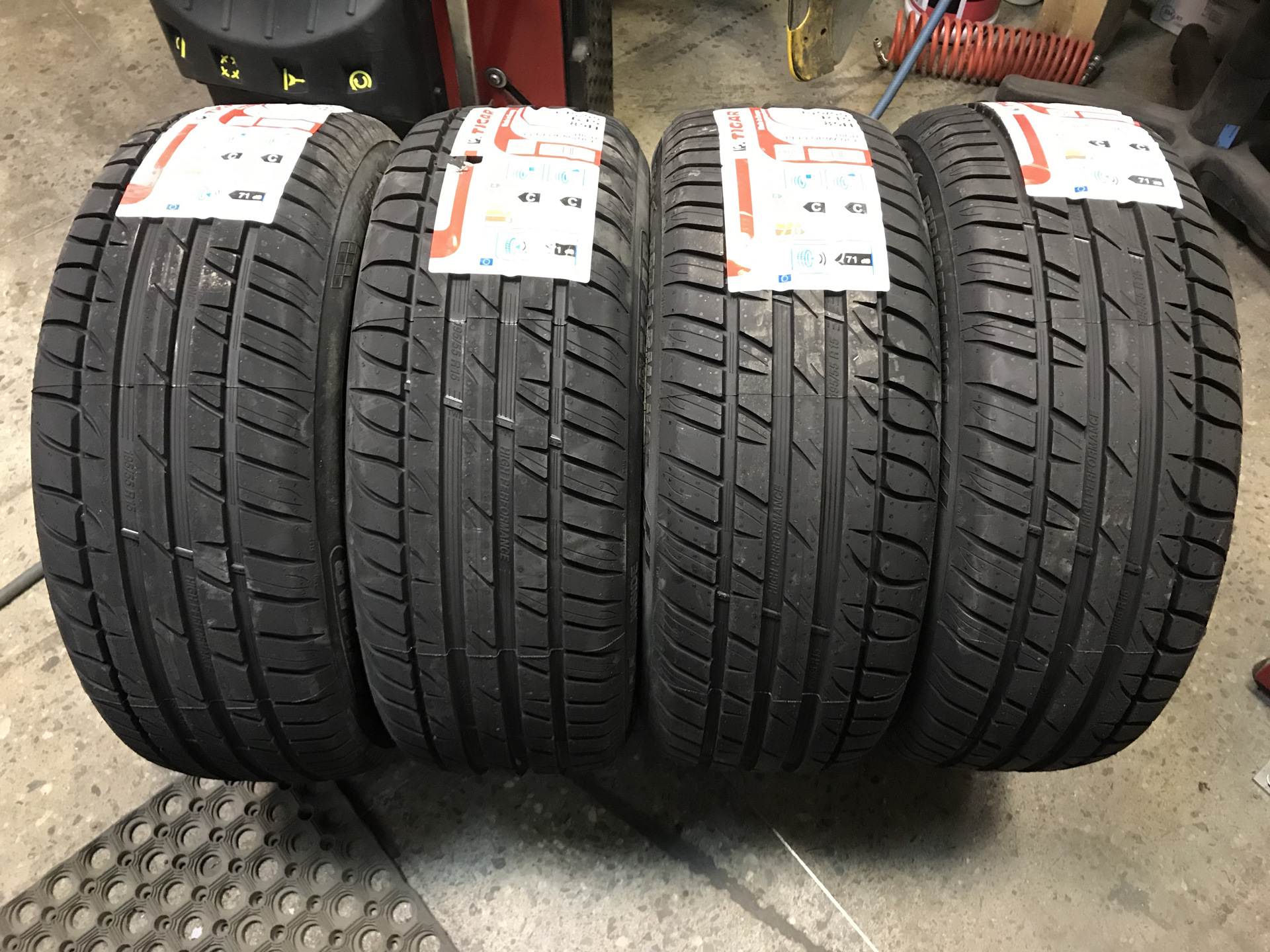 High performance отзывы. Tigar UHP 205/60 r15. Tigar High Performance 205/60 r16. Резина Tigar 215/55/17. Tigar UHP 185/65/15.