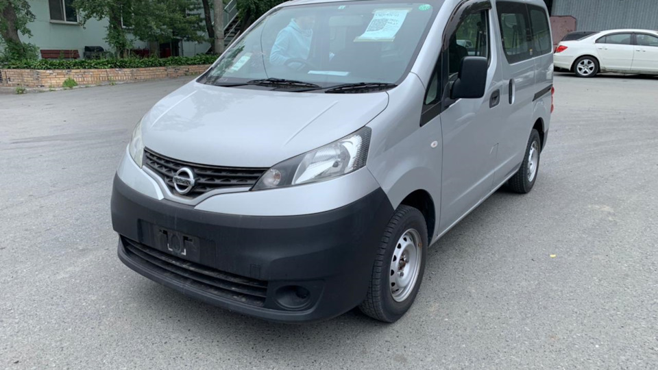 Nissan nv200 серый