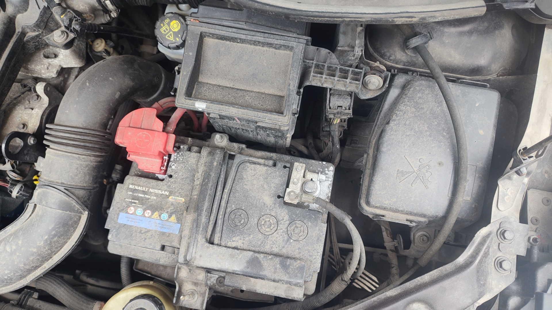 Мойка двигателя паром — Renault Kaptur (2016), 2 л, 2017 года | мойка ...