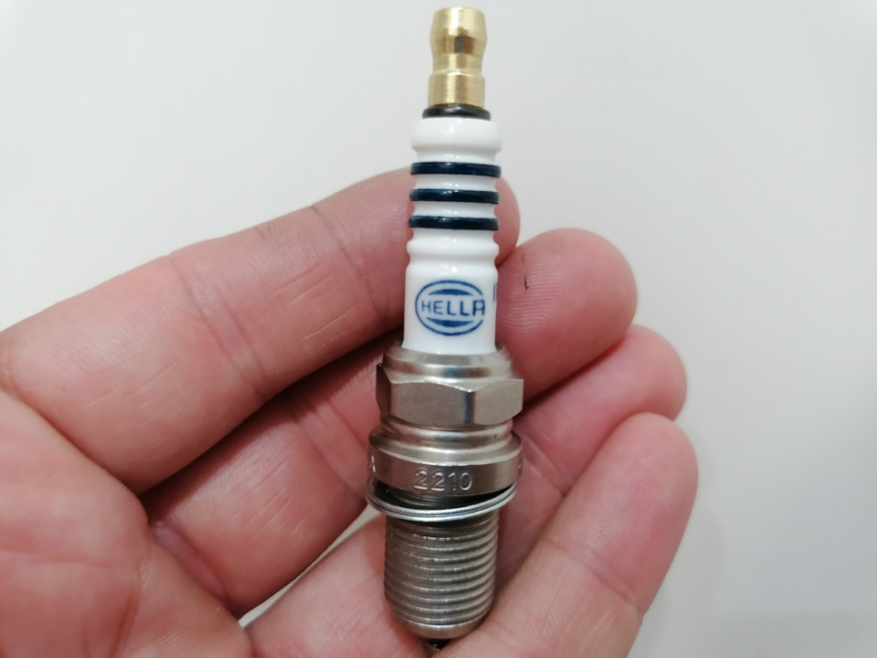 Надписи нанесены точечно, четко. — Hyundai Accent (2G)