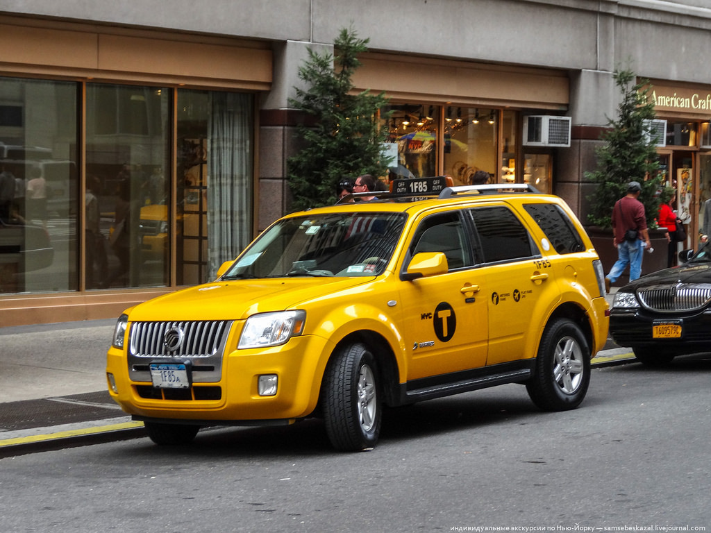 Машины для такси 2024 какие подходят. Такси в Нью-Йорке Форд. Vitel Taxi 55х40. Форд Эскейп такси в Америке. Машина "такси".