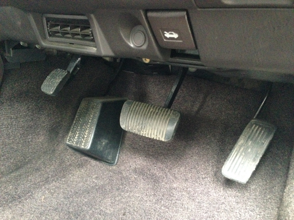 Замена лампочки корректора фар… — Mitsubishi Outlander XL, 2,4 л, 2008 ...