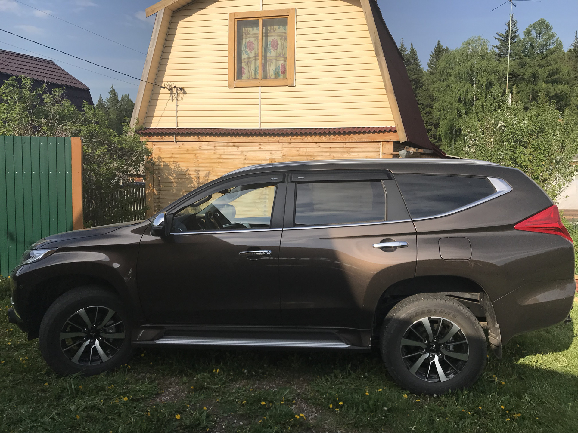 Паджеро спорт отзывы. Mitsubishi Pajero Sport Ultimate. Паджеро спорт 2 ультимейт. Mitsubishi Pajero Sport 3.0 Ultimate 2021. Tourmaline v2 Pajero Sport 3.