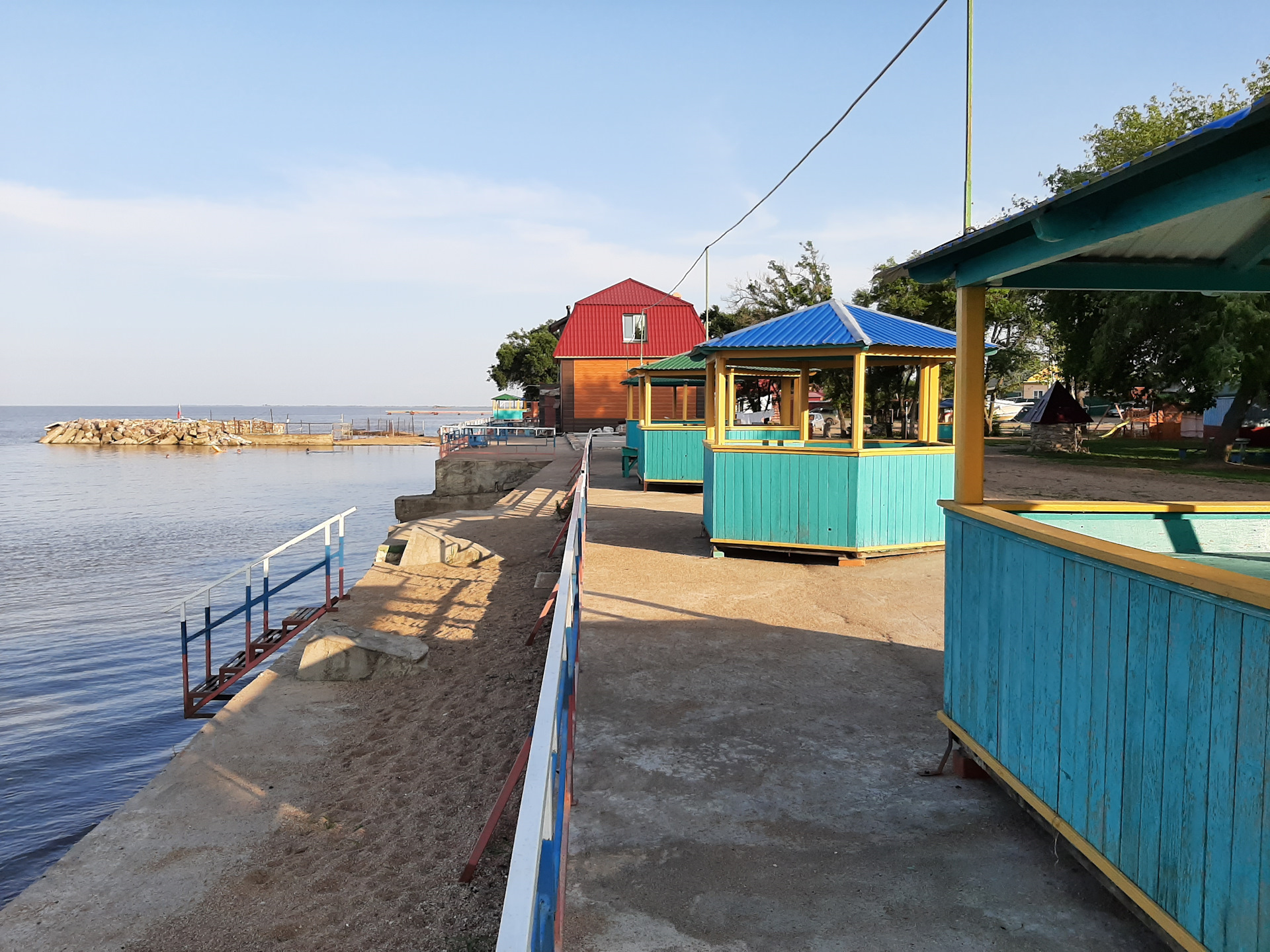 Камень рыболов приморский. Озеро ханка камень рыболов. Поселок камень-рыболов Приморский край. Приморский край поселок камень рыболов озеро ханка. Поселок камень рыболов.