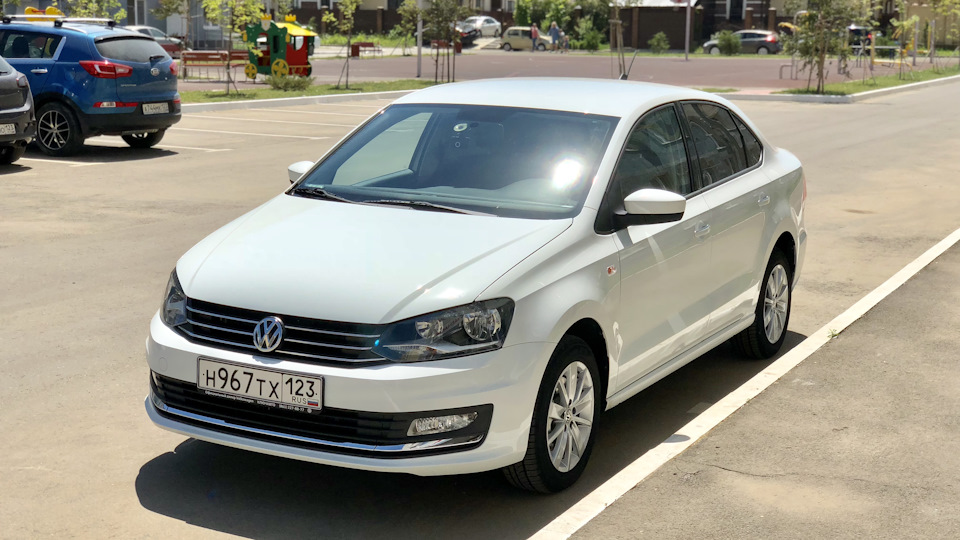 Р‘РµР»С‹Р№ Polo sedan TSI