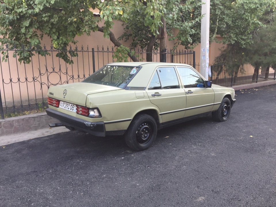 Возвращение Бондюеля — Mercedes-Benz 190 (W201), 2 л, 1982 года ...