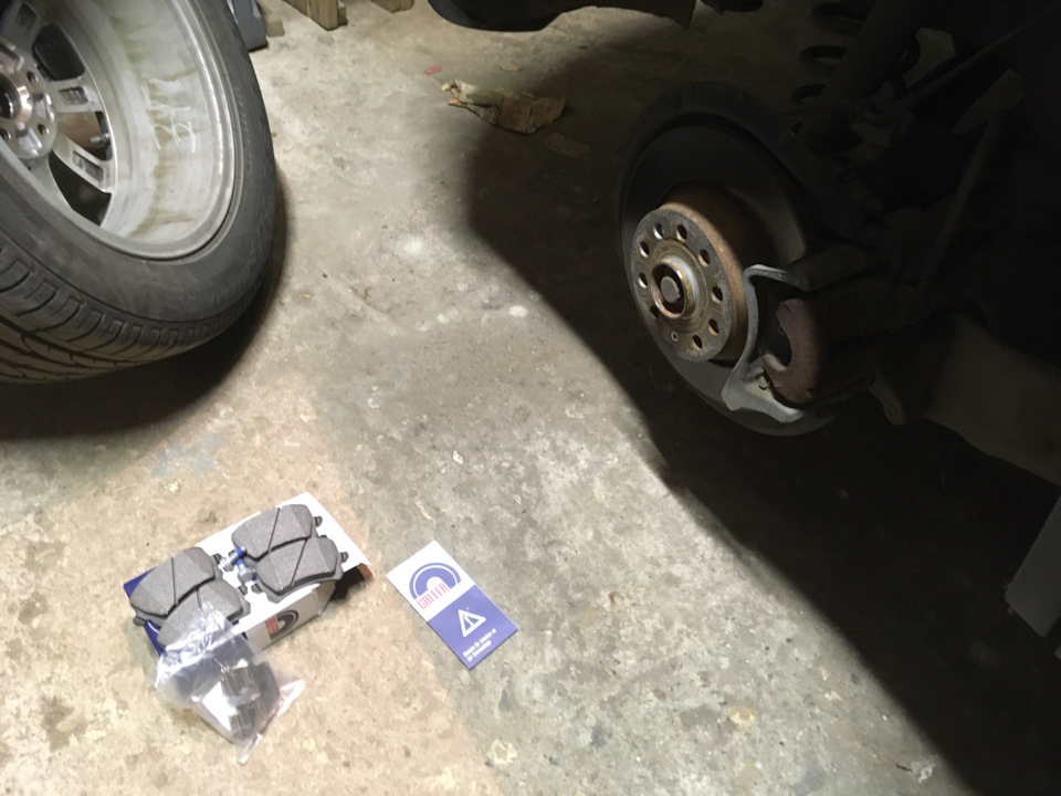 Поменял колодки — Volkswagen Tiguan (1G), 2 л, 2013 года | расходники ...