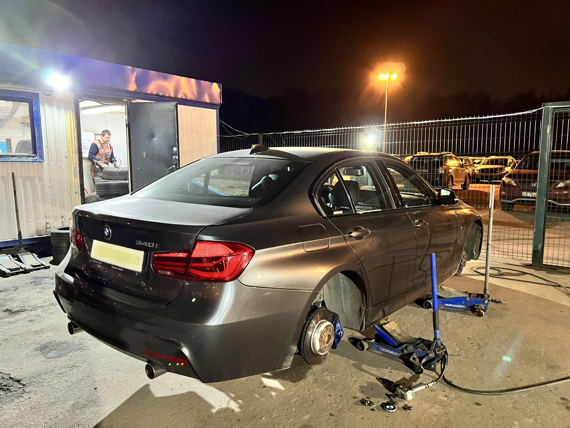 Первым делом: шиномонтаж, мойка и легкая химчистка салона — BMW 3 ...