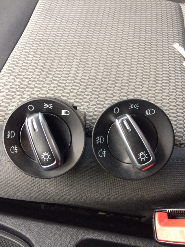 Переключатель света поло седан с птф 2012. Переключатель на поло седан. Переключатель на поло седан. Переключатель света фольксваген поло. Выключатель света поло седан.