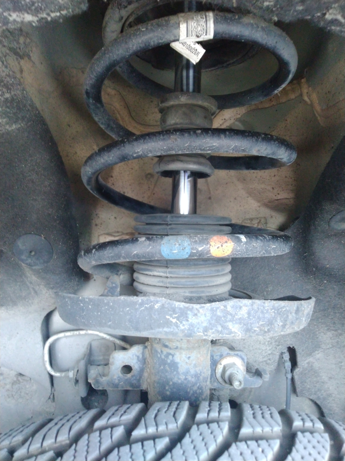 Пыльники передних амортизаторов — Renault Scenic III, 1,5 л, 2011 года ...